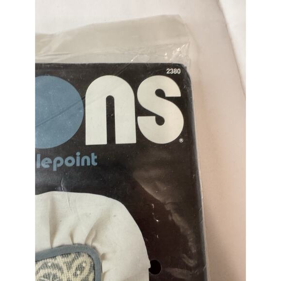 Vintage Dimensions 90s #2380 Lace Pillow Floral Flower Needlepoint Kit 14x14 - Picture 4 of 5